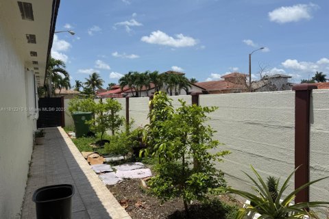 Villa ou maison à vendre à Hialeah, Floride: 3 chambres, 131.55 m2 № 1869978 - photo 5