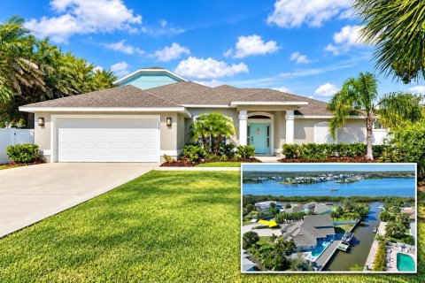 House in Flagler Beach, Florida 4 bedrooms, 271.09 sq.m. № 2356380