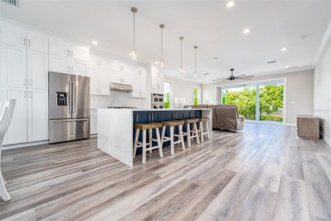 Villa ou maison à vendre à Tampa, Floride: 4 chambres, 311.41 m2 № 2111766 - photo 11