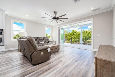 Villa ou maison à vendre à Tampa, Floride: 4 chambres, 311.41 m2 № 2111766 - photo 12