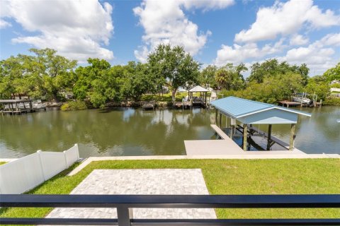 Villa ou maison à vendre à Tampa, Floride: 4 chambres, 311.41 m2 № 2111766 - photo 16
