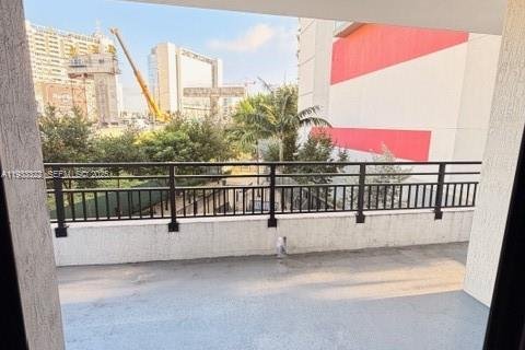 Снять в аренду виллу или дом в Майами, Флорида 1 спальня, № 1991201 - фото 9