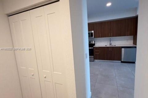 Снять в аренду виллу или дом в Майами, Флорида 1 спальня, № 1991201 - фото 3