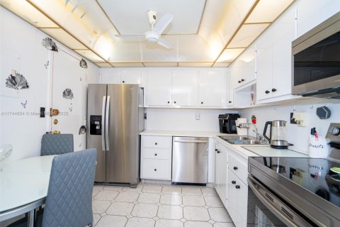 Condominio en venta en Hallandale Beach, Florida, 2 dormitorios, 102.19 m2 № 1860529 - foto 5