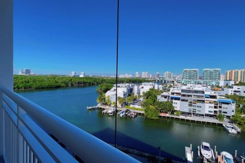 Condo in Sunny Isles Beach, Florida, 1 bedroom  № 2175799 - photo 3