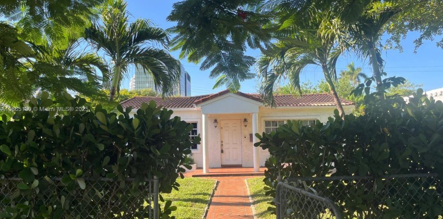 House in Hollywood, Florida 2 bedrooms, 133.78 sq.m. № 1892978
