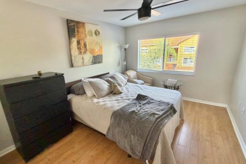 Condo in Hypoluxo, Florida, 3 bedrooms № 2401230 - photo 8