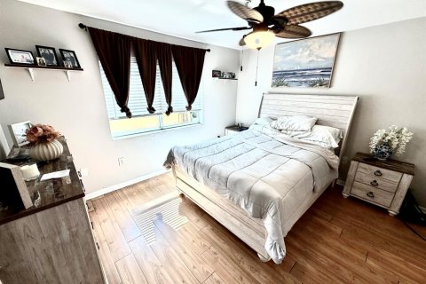 Condo in Hypoluxo, Florida, 3 bedrooms № 2401230 - photo 11