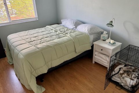 Condo in Hypoluxo, Florida, 3 bedrooms № 2401230 - photo 9