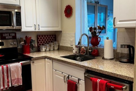 Condo in Lighthouse Point, Florida, 2 bedrooms № 2246202 - photo 9