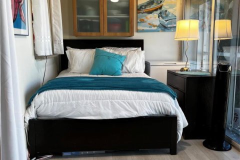 Condo in Lighthouse Point, Florida, 2 bedrooms № 2246202 - photo 23