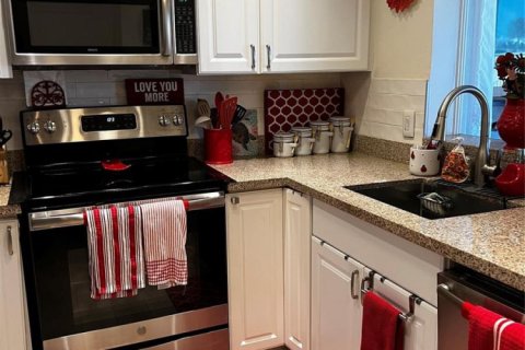 Condo in Lighthouse Point, Florida, 2 bedrooms № 2246202 - photo 7