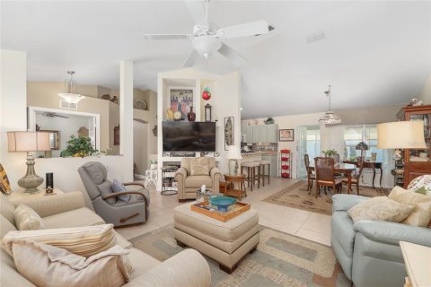 House in Summerfield, Florida 2 bedrooms, 126.25 sq.m. № 2100826 - photo 10