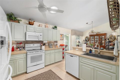 House in Summerfield, Florida 2 bedrooms, 126.25 sq.m. № 2100826 - photo 18