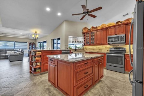 Купить виллу или дом в Кейп-Корал, Флорида 5 комнат, 233.65м2, № 2095136 - фото 10