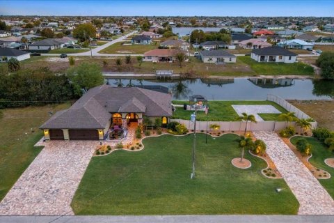Купить виллу или дом в Кейп-Корал, Флорида 5 комнат, 233.65м2, № 2095136 - фото 9