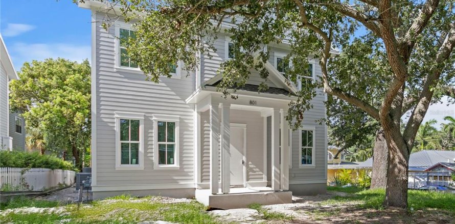 House in Saint Petersburg, Florida 5 bedrooms, 277.78 sq.m. № 1906366