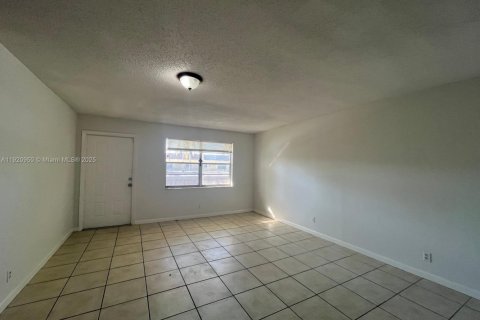 Copropriété à louer à Lauderhill, Floride: 2 chambres, 81.75 m2 № 1975186 - photo 2