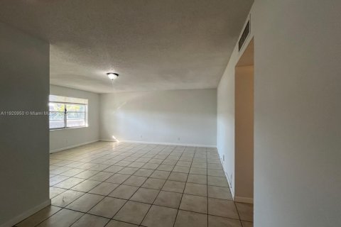 Copropriété à louer à Lauderhill, Floride: 2 chambres, 81.75 m2 № 1975186 - photo 4
