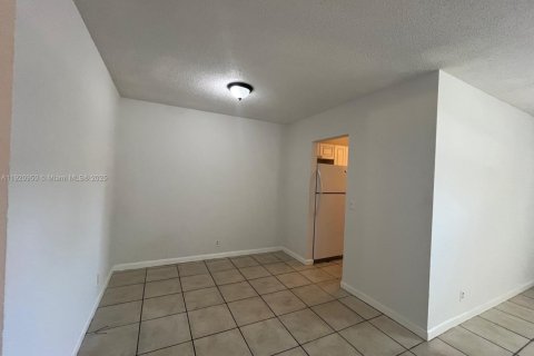 Copropriété à louer à Lauderhill, Floride: 2 chambres, 81.75 m2 № 1975186 - photo 3
