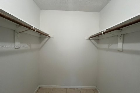 Copropriété à louer à Lauderhill, Floride: 2 chambres, 81.75 m2 № 1975186 - photo 11