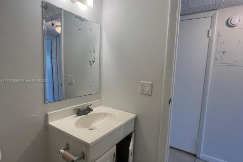 Copropriété à louer à Lauderhill, Floride: 2 chambres, 81.75 m2 № 1975186 - photo 8