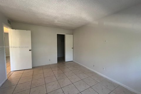 Copropriété à louer à Lauderhill, Floride: 2 chambres, 81.75 m2 № 1975186 - photo 10