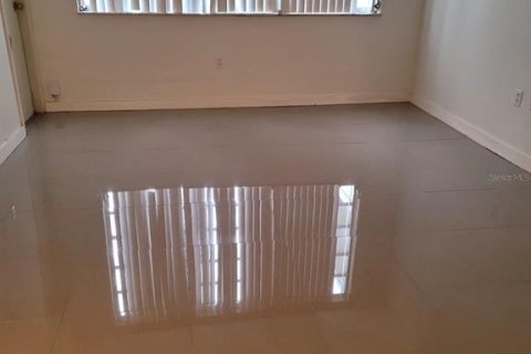 Condo in Miami, Florida, 1 bedroom  № 2108787 - photo 9