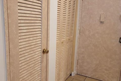 Condo in Miami, Florida, 1 bedroom  № 2108787 - photo 3