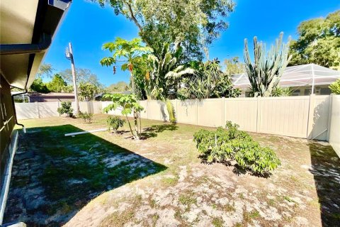 House in Palm Harbor, Florida 3 bedrooms, 140.84 sq.m. № 1901789 - photo 20