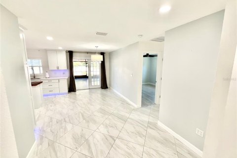 House in Palm Harbor, Florida 3 bedrooms, 140.84 sq.m. № 1901789 - photo 24