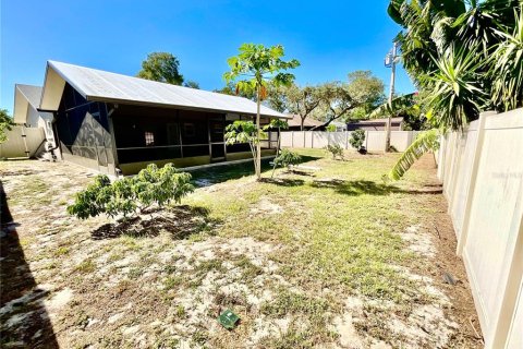 House in Palm Harbor, Florida 3 bedrooms, 140.84 sq.m. № 1901789 - photo 13