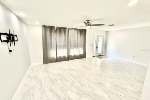 House in Palm Harbor, Florida 3 bedrooms, 140.84 sq.m. № 1901789 - photo 6