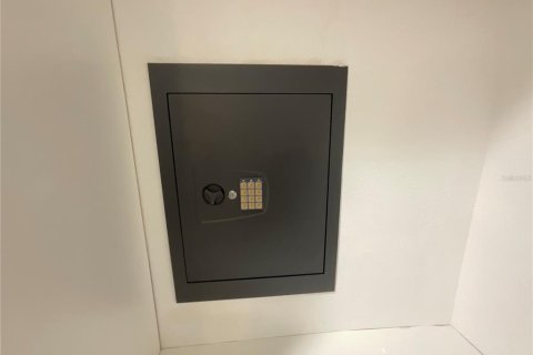 House in Palm Harbor, Florida 3 bedrooms, 140.84 sq.m. № 1901789 - photo 11