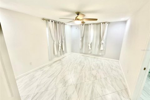 House in Palm Harbor, Florida 3 bedrooms, 140.84 sq.m. № 1901789 - photo 17