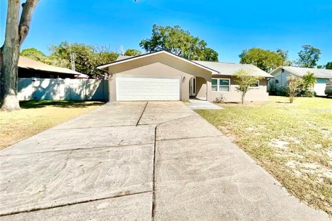 House in Palm Harbor, Florida 3 bedrooms, 140.84 sq.m. № 1901789 - photo 18