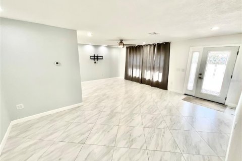 House in Palm Harbor, Florida 3 bedrooms, 140.84 sq.m. № 1901789 - photo 5