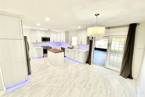 House in Palm Harbor, Florida 3 bedrooms, 140.84 sq.m. № 1901789 - photo 3