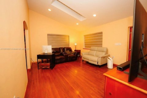 Villa ou maison à vendre à Homestead, Floride: 2 chambres, 86.21 m2 № 1956642 - photo 5