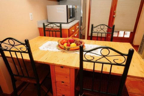 Villa ou maison à vendre à Homestead, Floride: 2 chambres, 86.21 m2 № 1956642 - photo 9