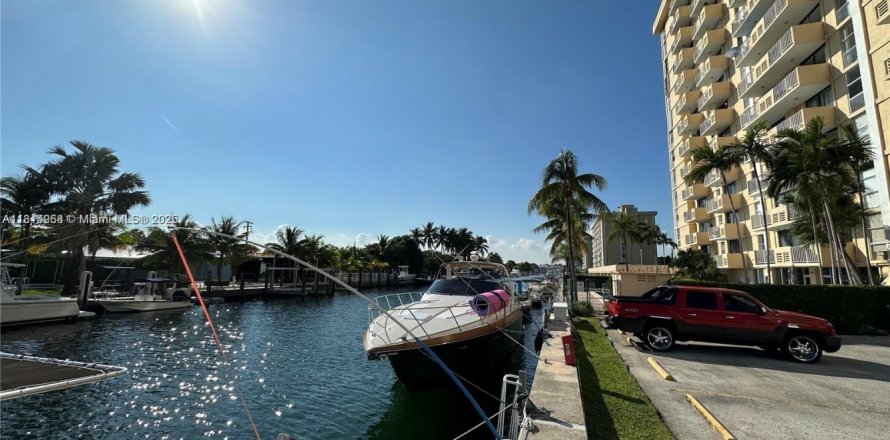 Condo à North Miami, Floride, 1 chambre № 1766558
