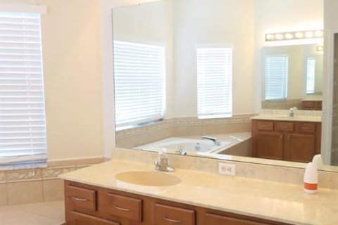 House in Kissimmee, Florida 4 bedrooms, 206.34 sq.m. № 2117246 - photo 14