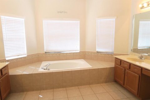 House in Kissimmee, Florida 4 bedrooms, 206.34 sq.m. № 2117246 - photo 15