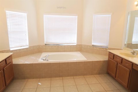 House in Kissimmee, Florida 4 bedrooms, 206.34 sq.m. № 2117246 - photo 16