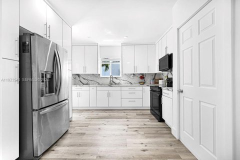 Villa ou maison à louer à Miami, Floride: 3 chambres, 131.74 m2 № 1983819 - photo 9