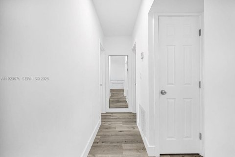 Villa ou maison à louer à Miami, Floride: 3 chambres, 131.74 m2 № 1983819 - photo 23