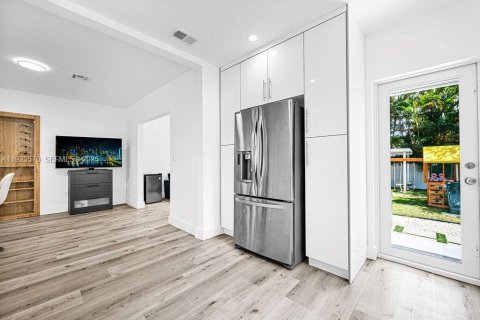 Villa ou maison à louer à Miami, Floride: 3 chambres, 131.74 m2 № 1983819 - photo 12