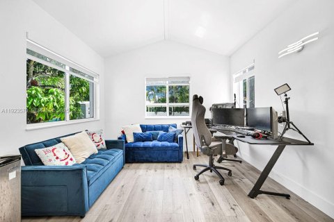 Villa ou maison à louer à Miami, Floride: 3 chambres, 131.74 m2 № 1983819 - photo 28
