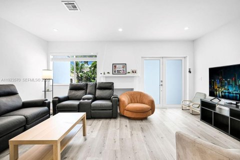 Villa ou maison à louer à Miami, Floride: 3 chambres, 131.74 m2 № 1983819 - photo 7