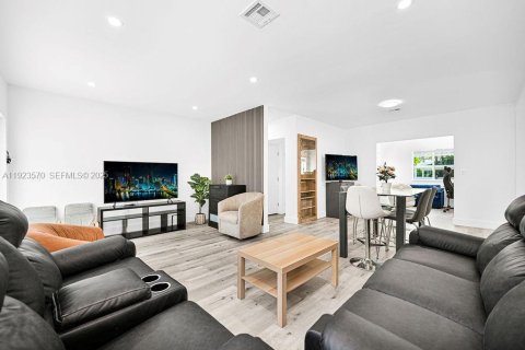 Villa ou maison à louer à Miami, Floride: 3 chambres, 131.74 m2 № 1983819 - photo 8